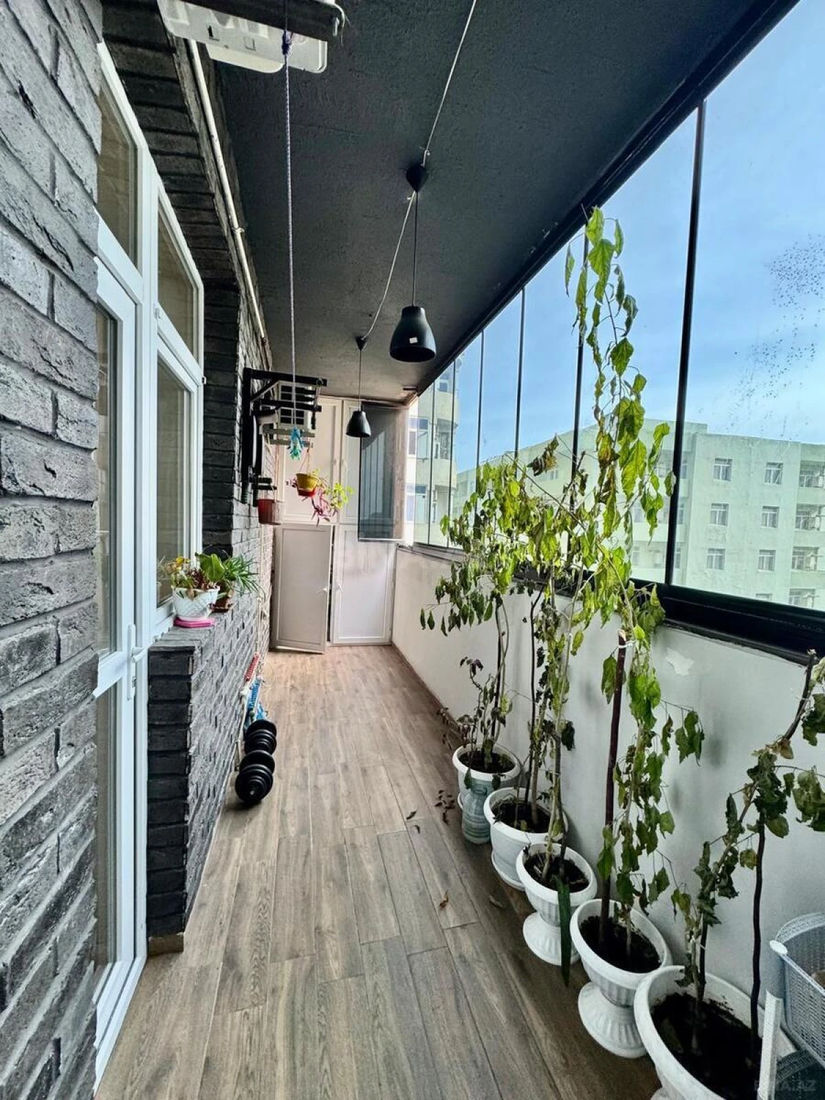 Satılır 3 otaqlı mənzil 130 m²