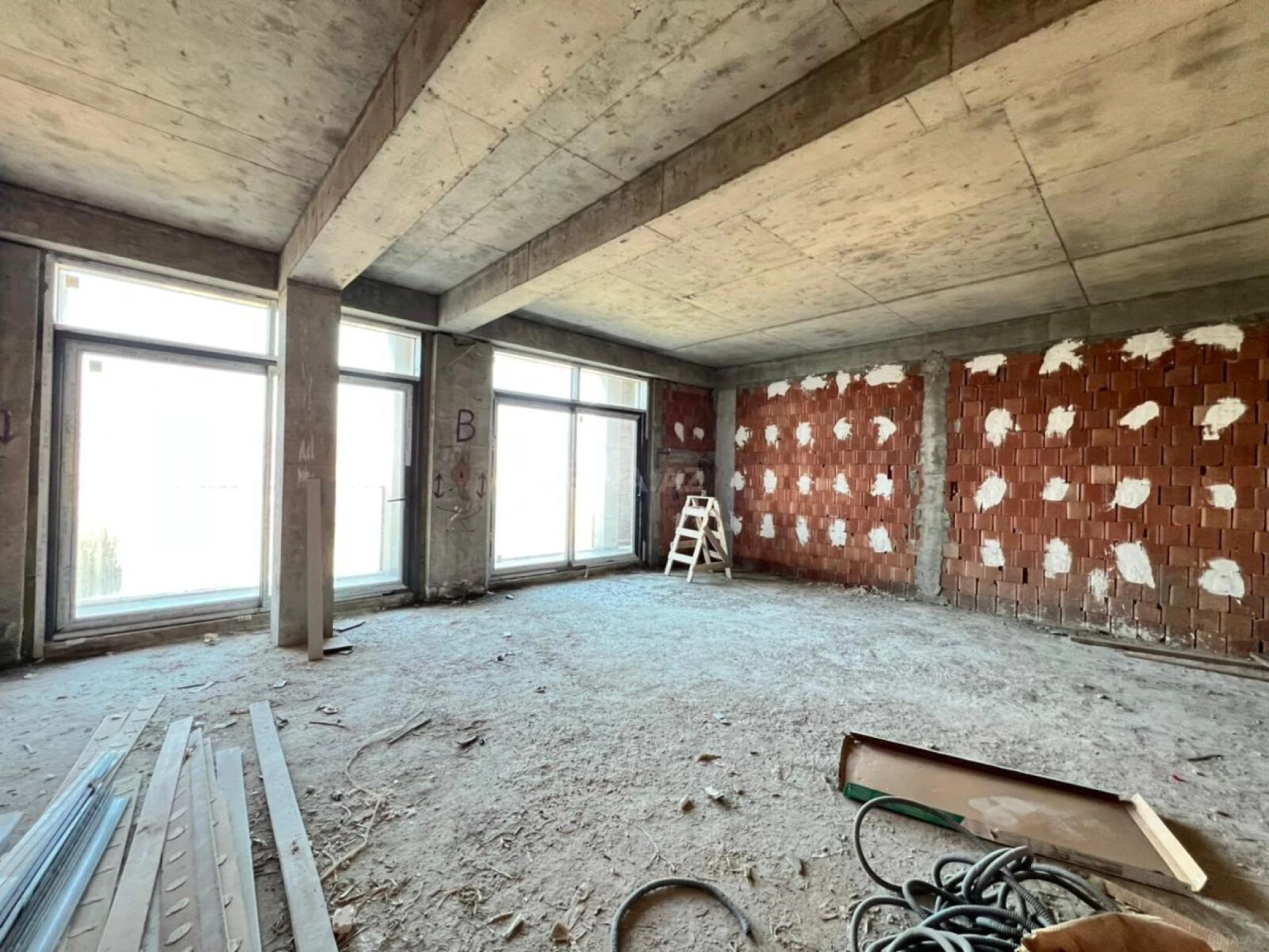 Satılır 2 otaqlı mənzil 85.6 m²