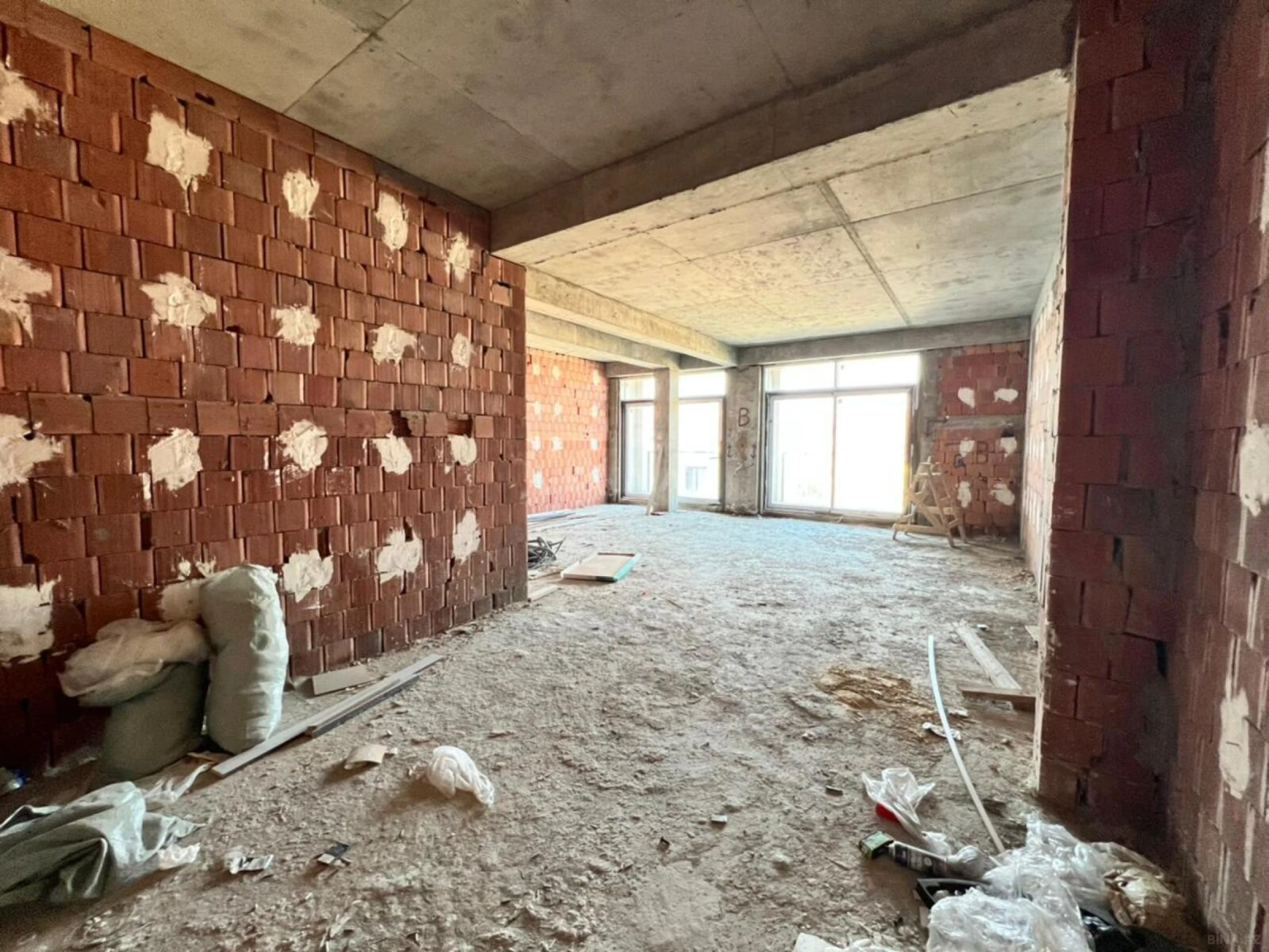 Satılır 2 otaqlı mənzil 85.6 m²