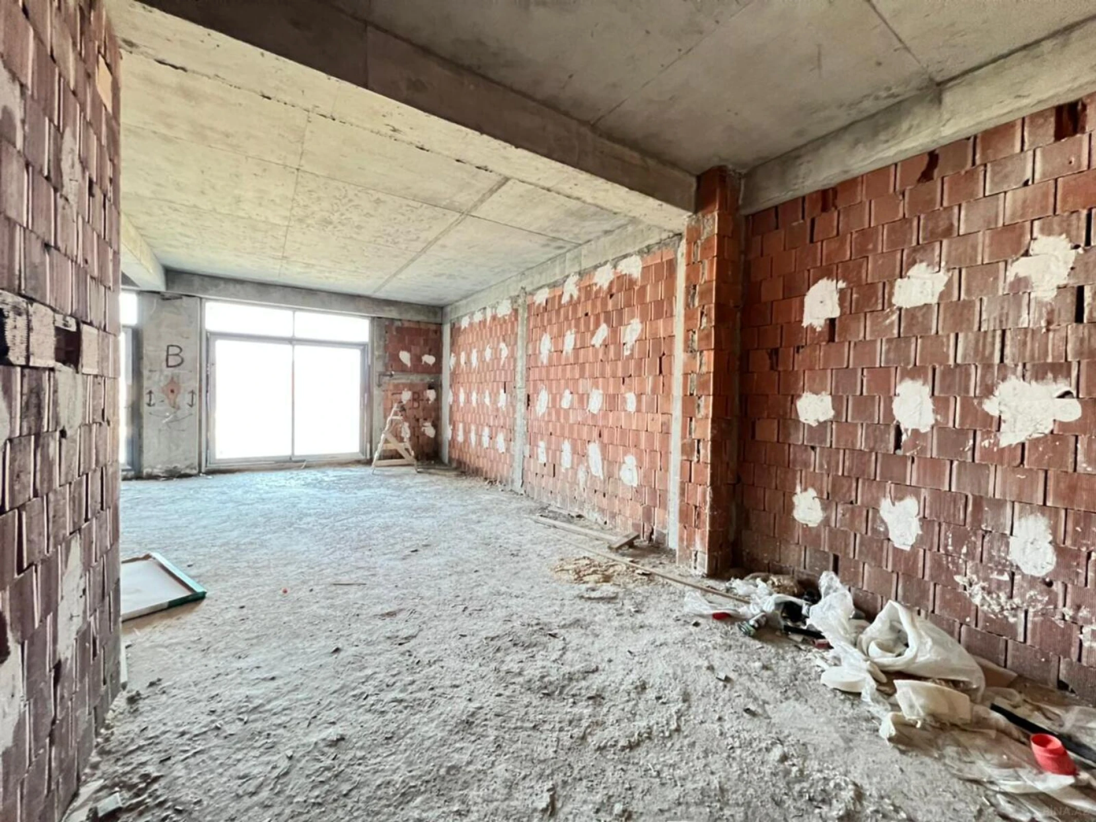 Satılır 2 otaqlı mənzil 85.6 m²