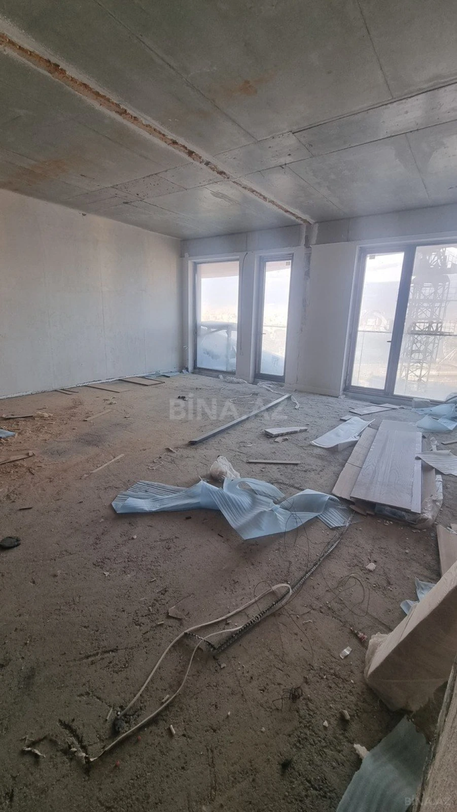 Satılır 3 otaqlı mənzil 170 m²