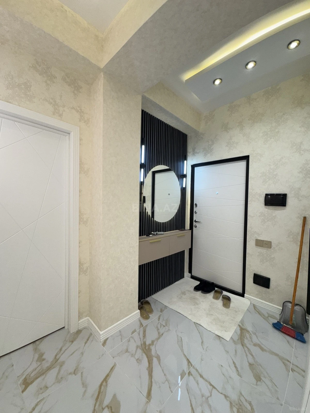 Satılır 2 otaqlı mənzil 85 m²