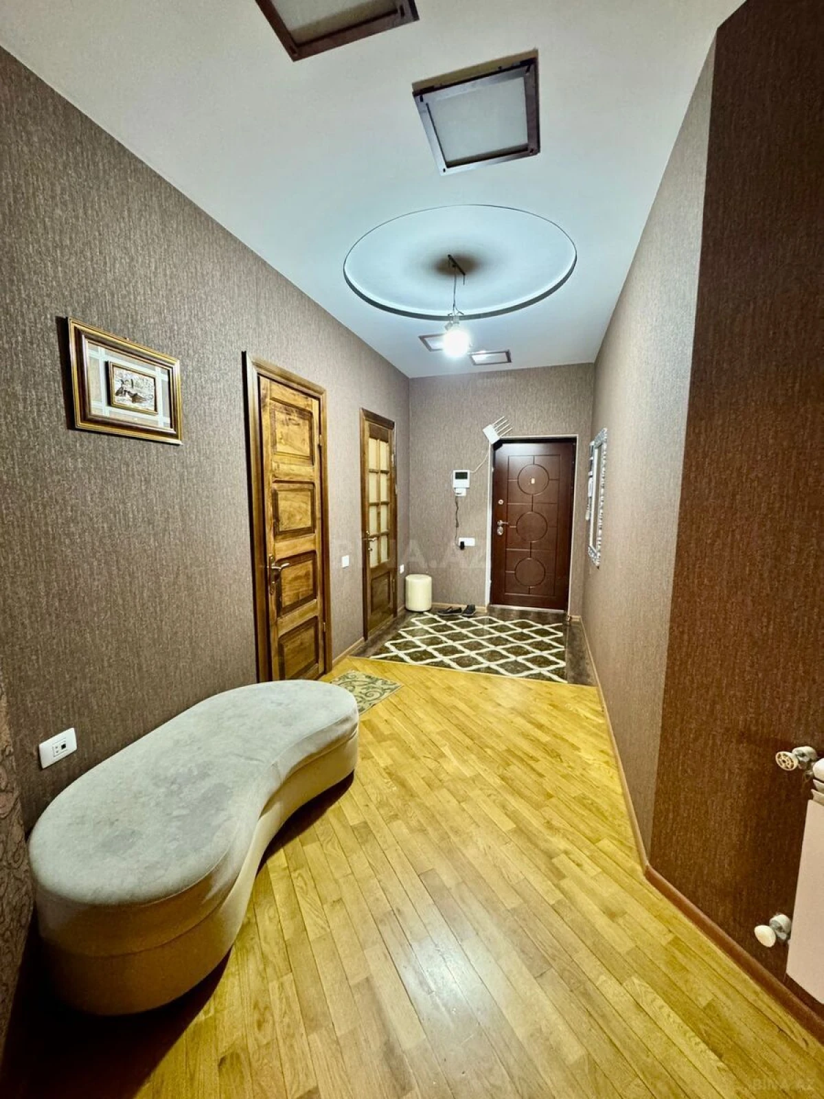 Satılır 2 otaqlı mənzil 92 m²