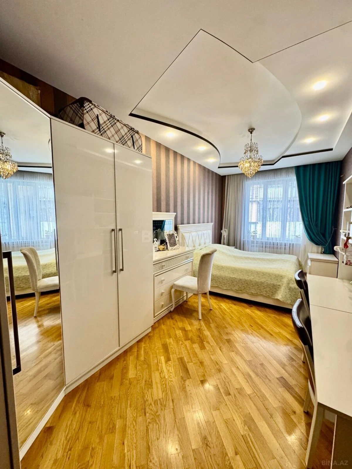 Satılır 2 otaqlı mənzil 92 m²