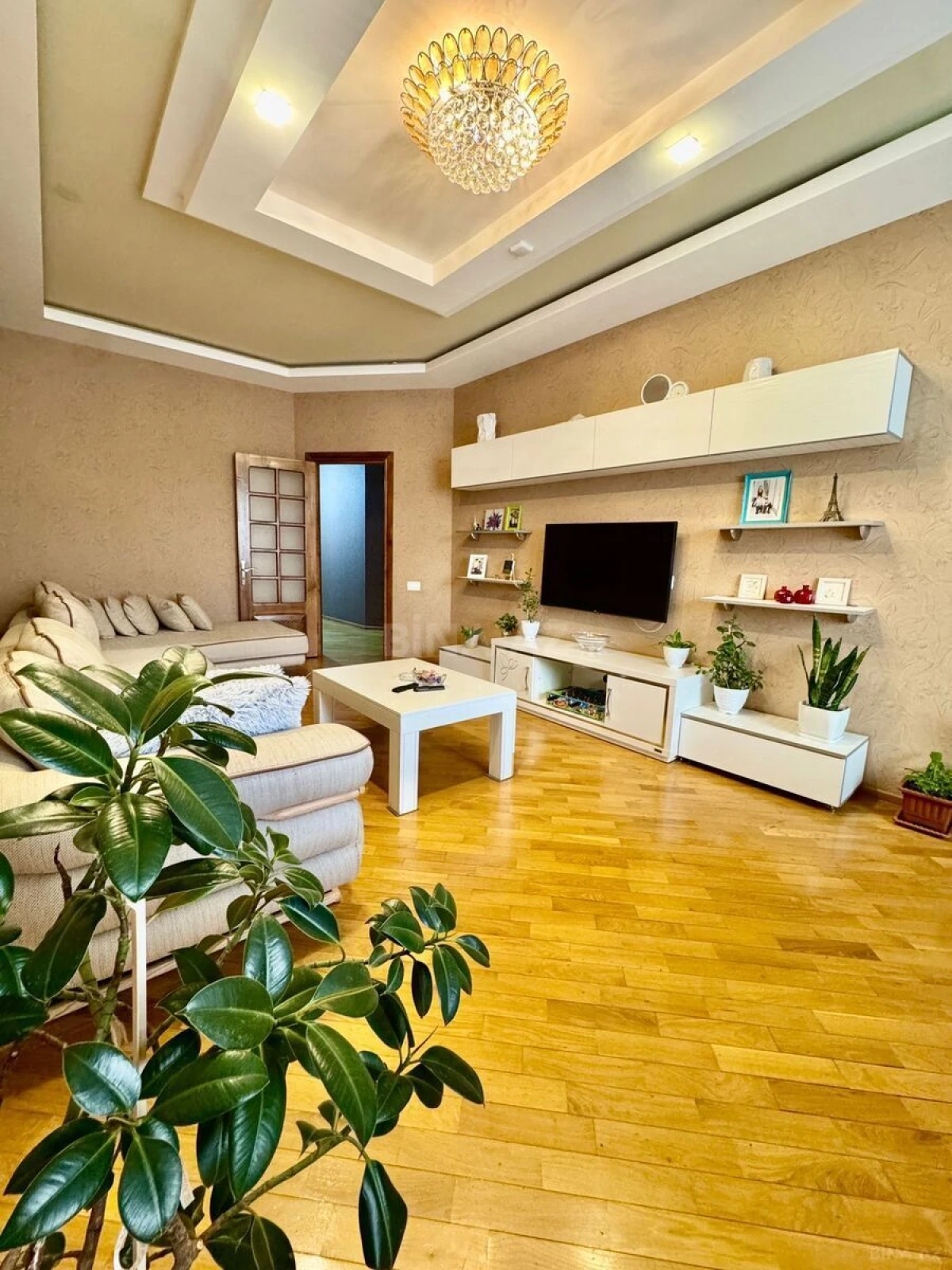 Satılır 2 otaqlı mənzil 92 m²
