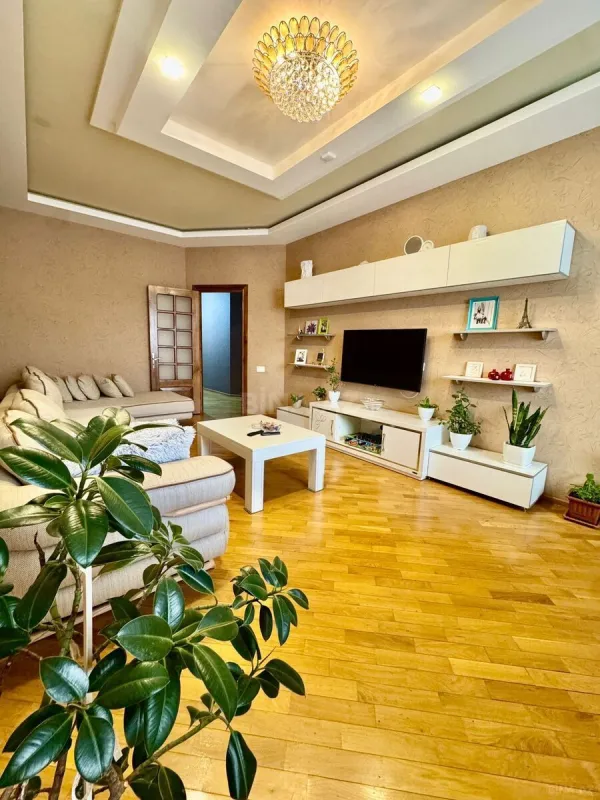 Satılır 2 otaqlı mənzil 92 m²
