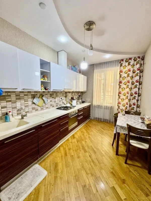 Satılır 2 otaqlı mənzil 92 m²