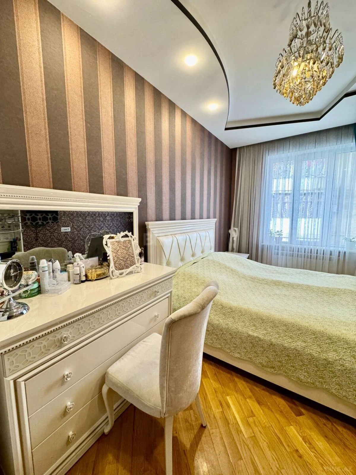 Satılır 2 otaqlı mənzil 92 m²