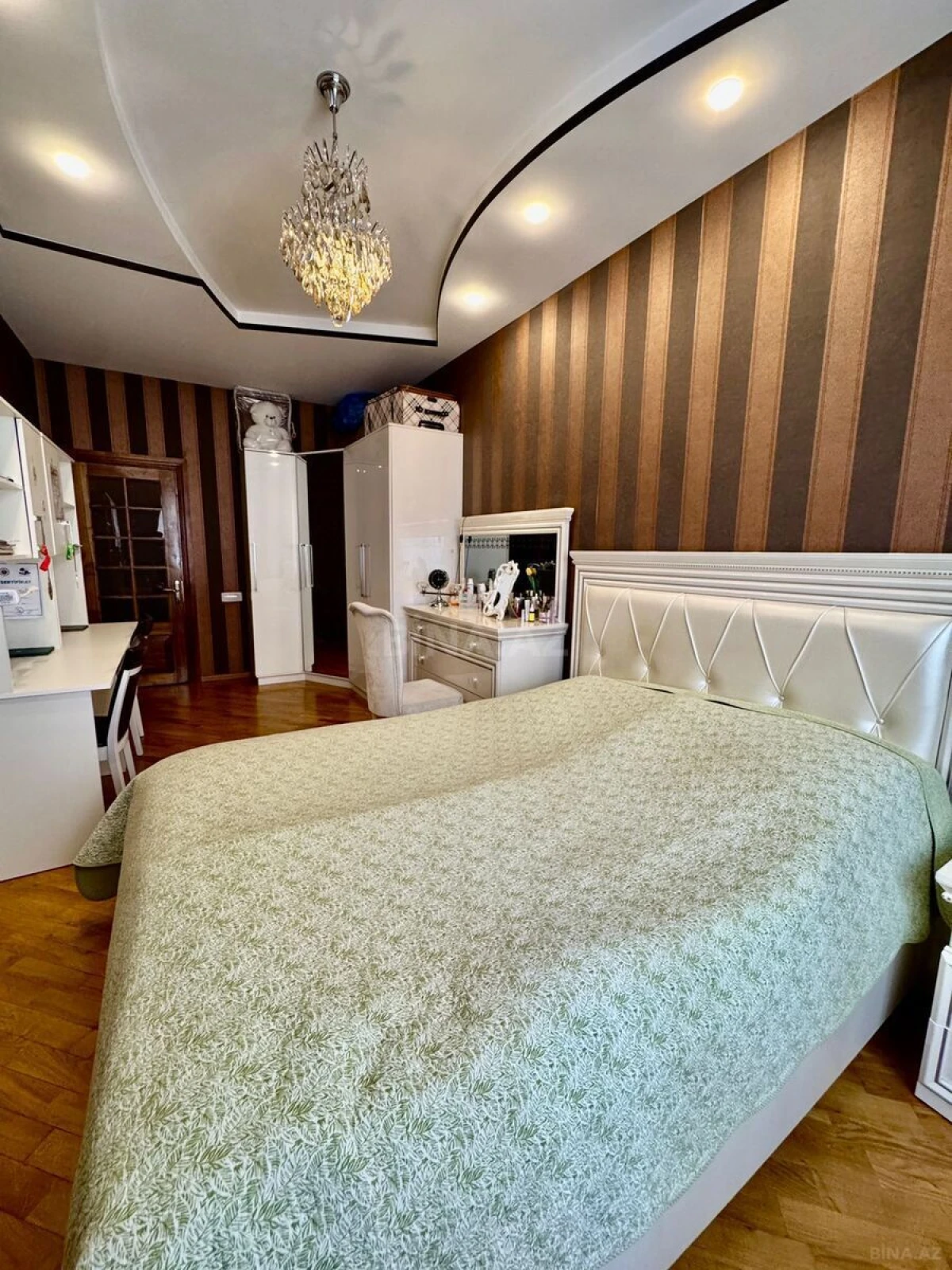 Satılır 2 otaqlı mənzil 92 m²