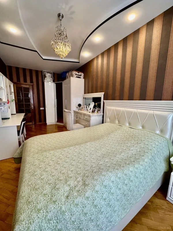 Satılır 2 otaqlı mənzil 92 m²