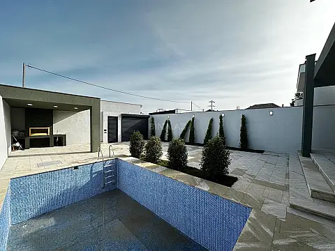 Satılır 4 otaqlı həyət evi 140 m²