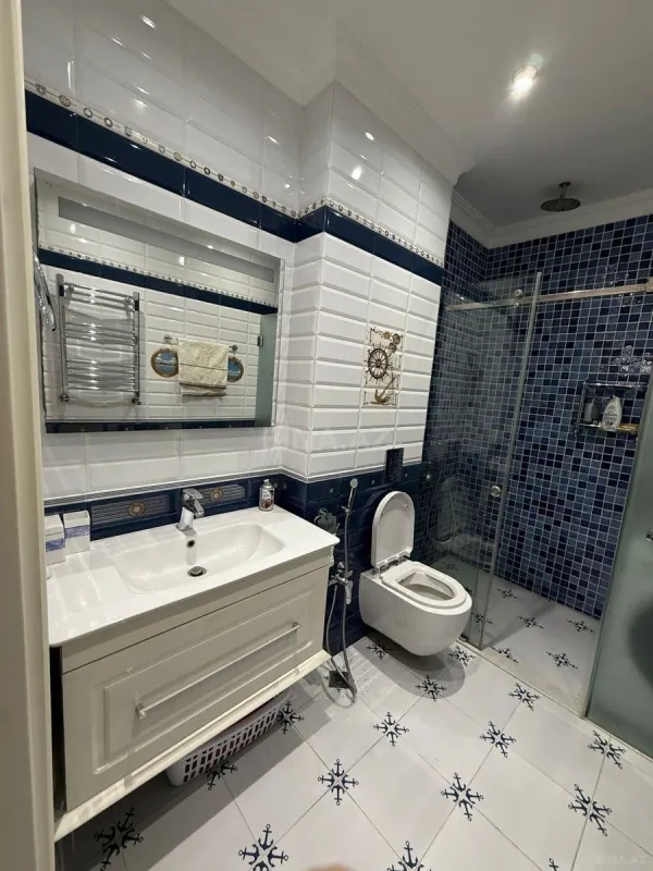 Satılır 4 otaqlı mənzil 215 m²