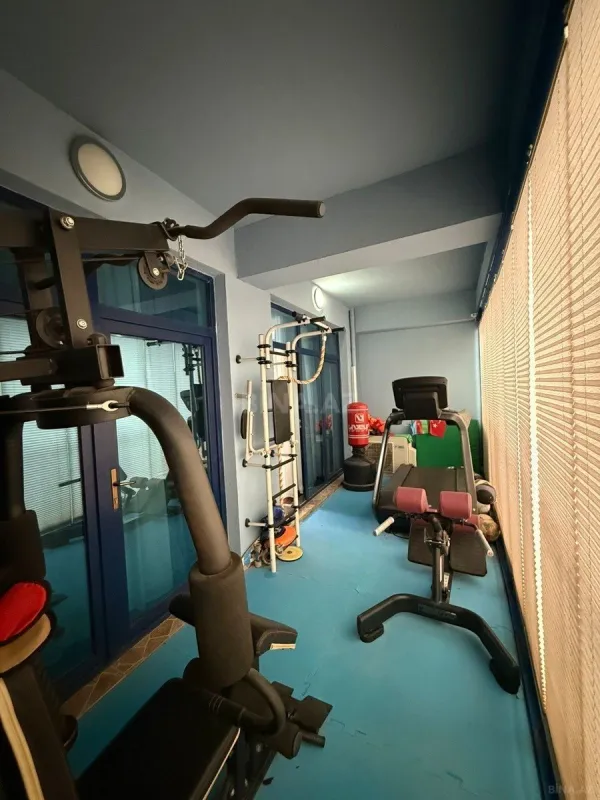 Satılır 4 otaqlı mənzil 215 m²