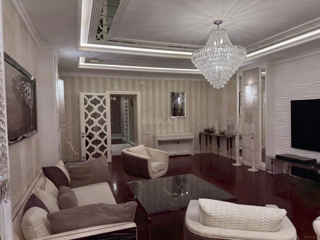 Satılır 4 otaqlı mənzil 215 m²