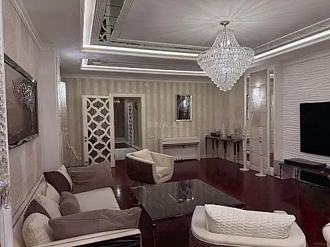 Satılır 4 otaqlı mənzil 215 m²