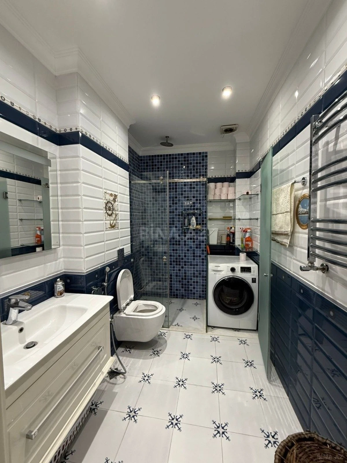 Satılır 4 otaqlı mənzil 215 m²