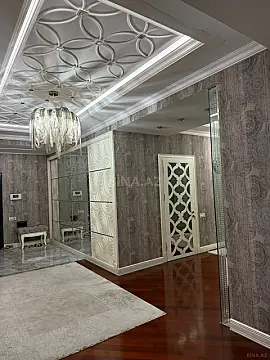 Satılır 4 otaqlı mənzil 215 m²