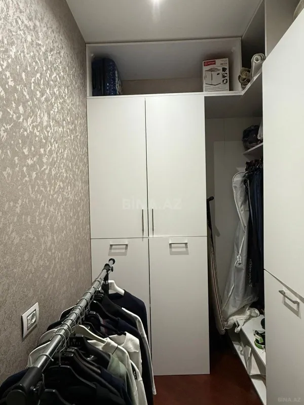 Satılır 4 otaqlı mənzil 215 m²