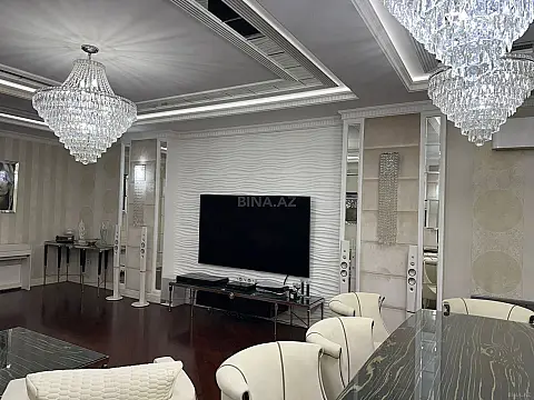 Satılır 4 otaqlı mənzil 215 m²