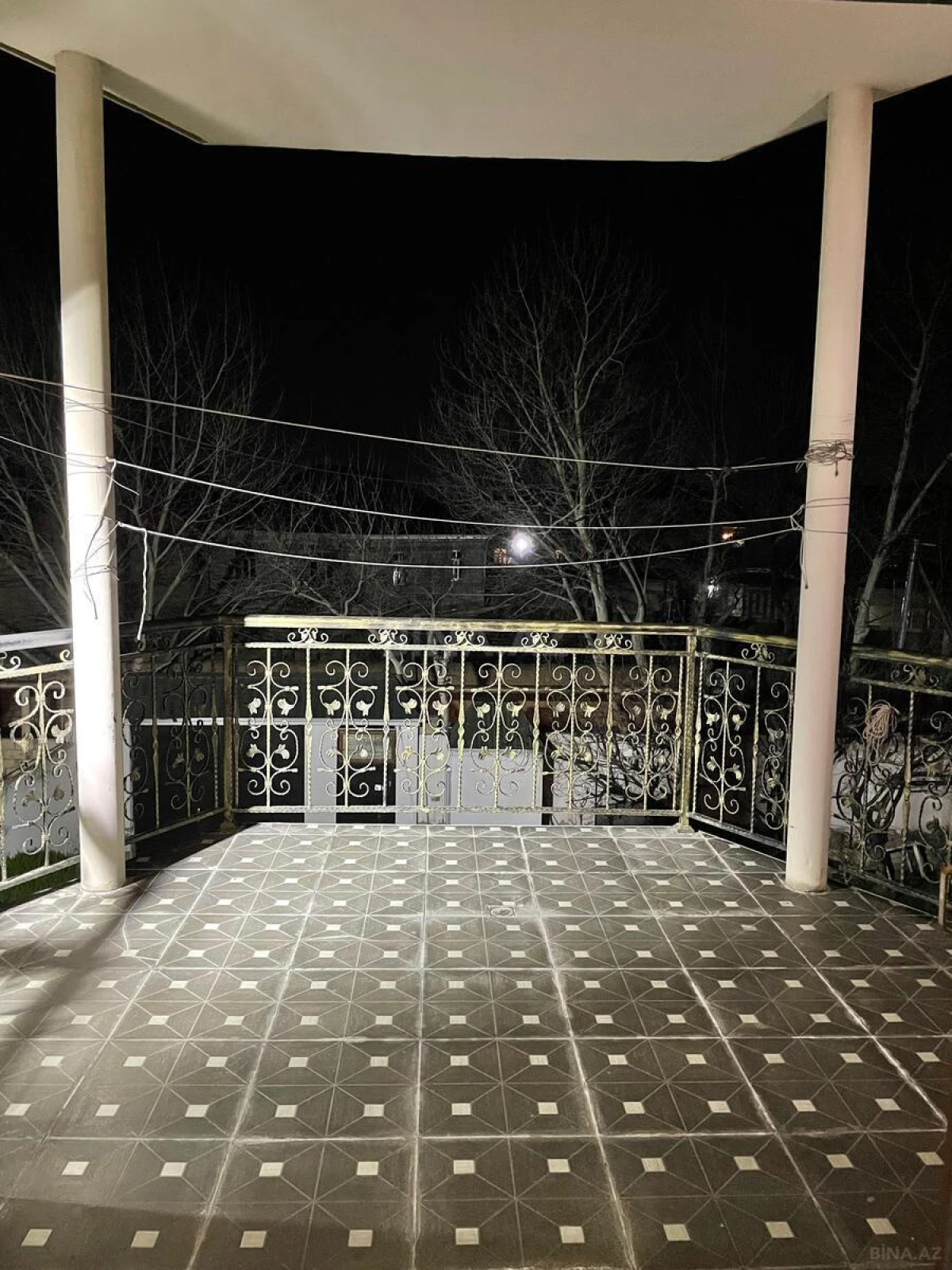 Satılır 8 otaqlı həyət evi 450 m²