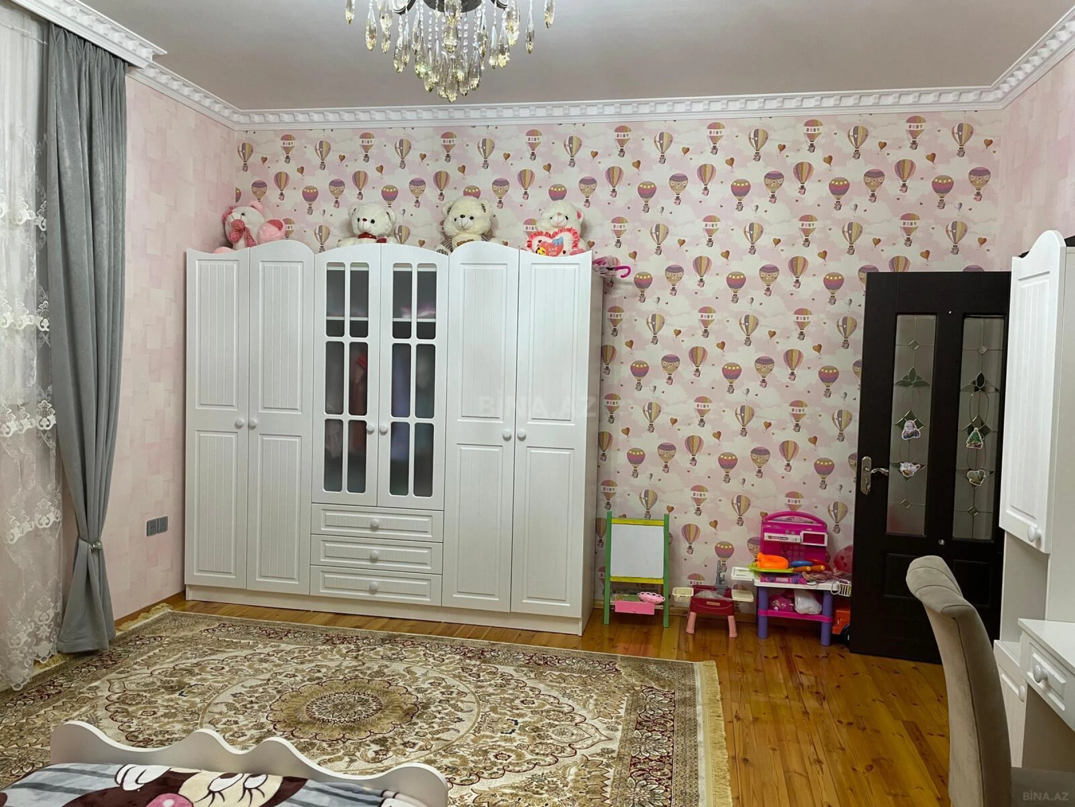 Satılır 8 otaqlı həyət evi 450 m²