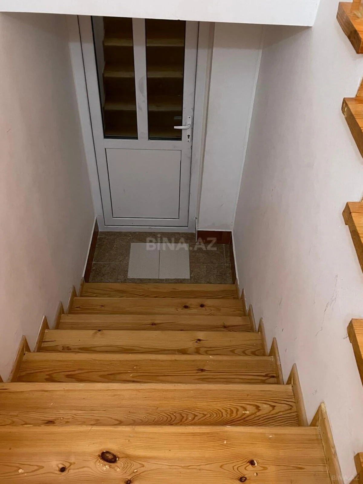 Satılır 8 otaqlı həyət evi 450 m²