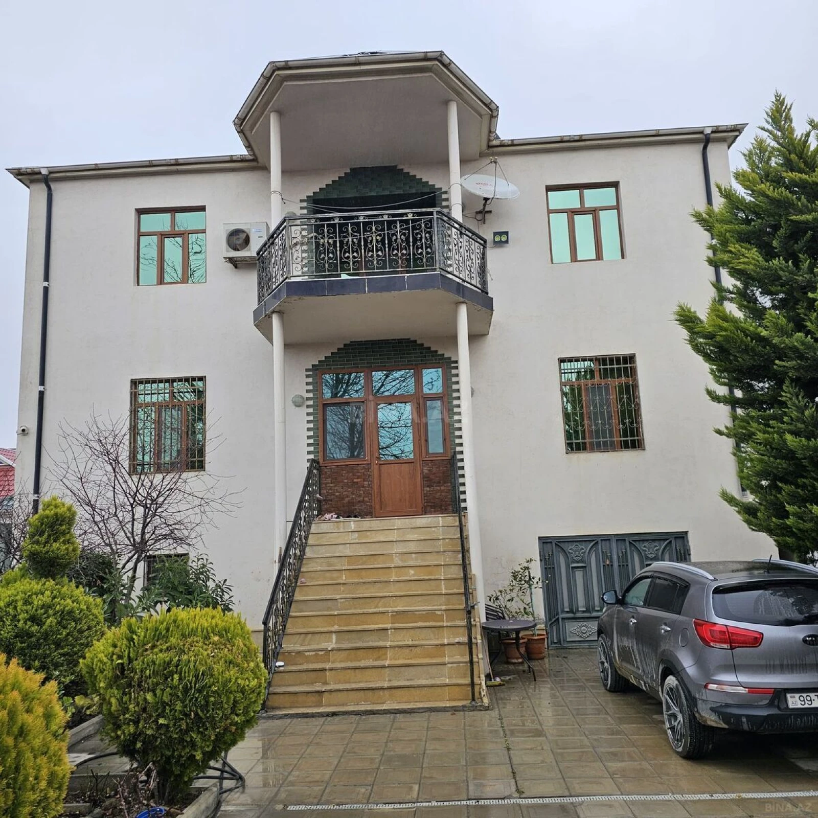 Satılır 8 otaqlı həyət evi 450 m²