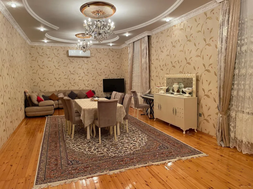 Satılır 8 otaqlı həyət evi 450 m²