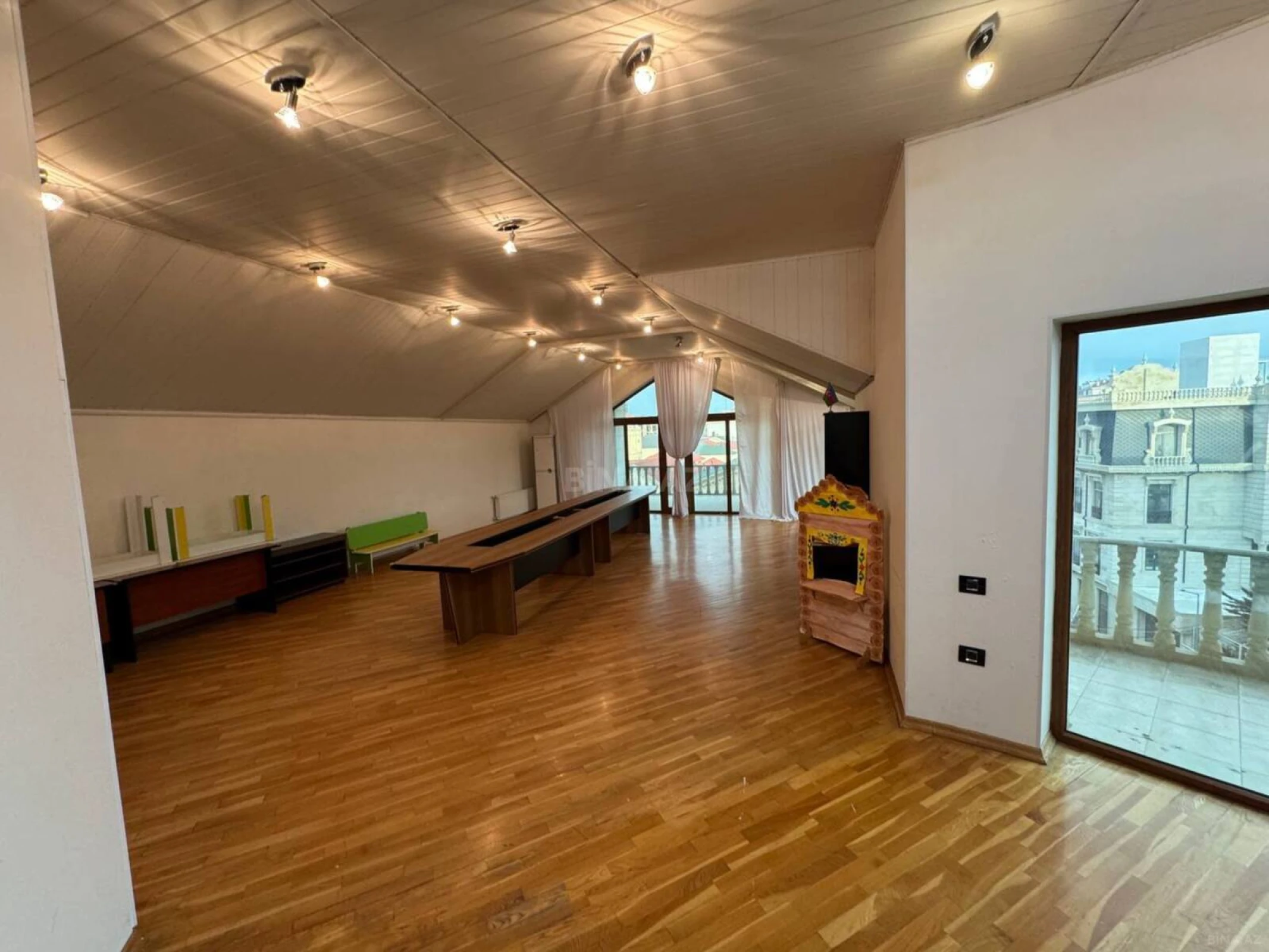 Kirayə verilir 13 otaqlı həyət evi 1000 m²