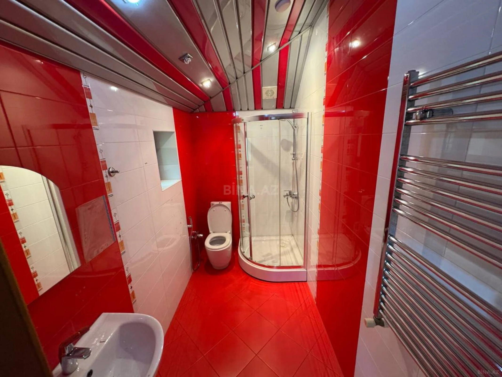 Kirayə verilir 13 otaqlı həyət evi 1000 m²