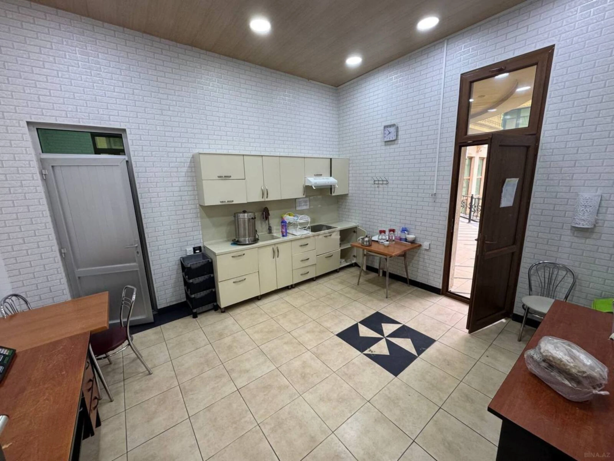 Kirayə verilir 13 otaqlı həyət evi 1000 m²