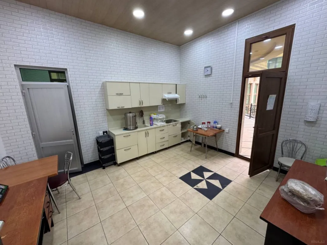 Kirayə verilir 13 otaqlı həyət evi 1000 m²