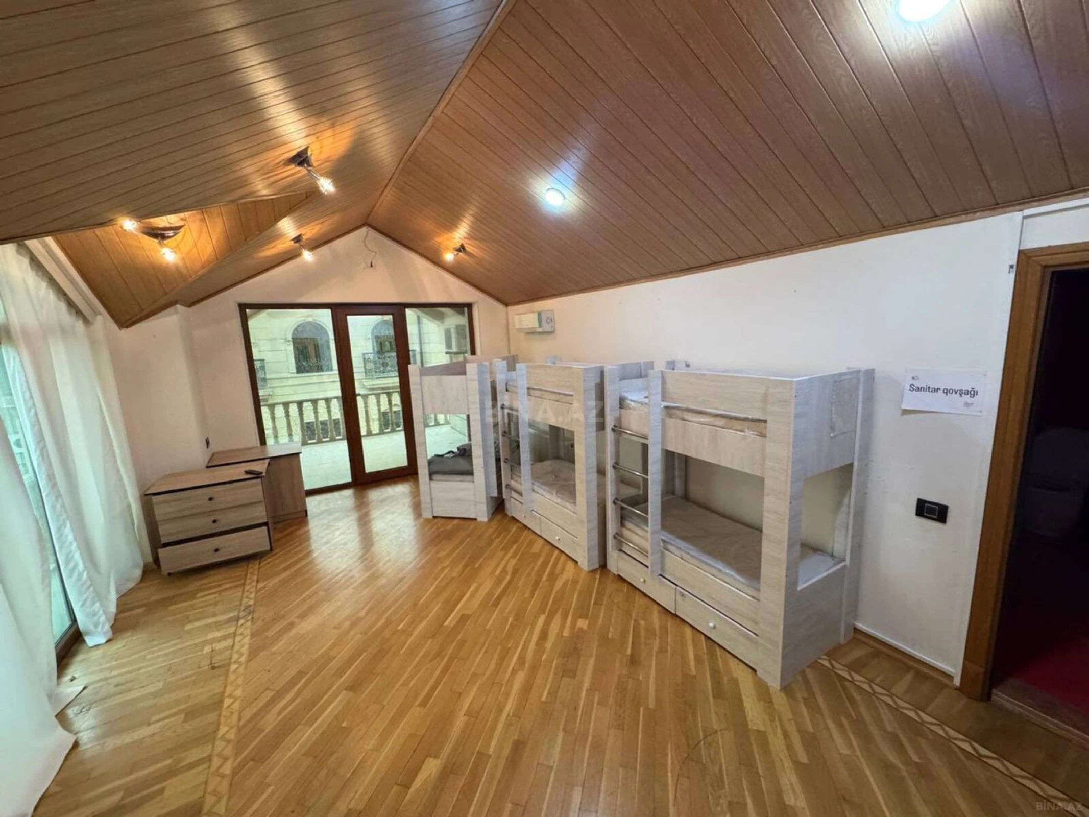 Kirayə verilir 13 otaqlı həyət evi 1000 m²