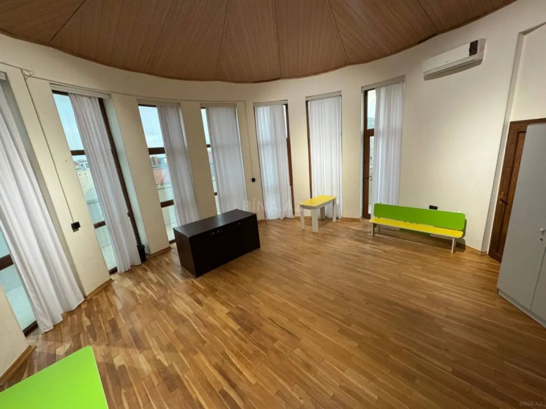 Kirayə verilir 13 otaqlı həyət evi 1000 m²