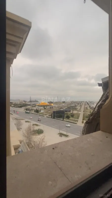 Satılır 5 otaqlı mənzil 260 m²