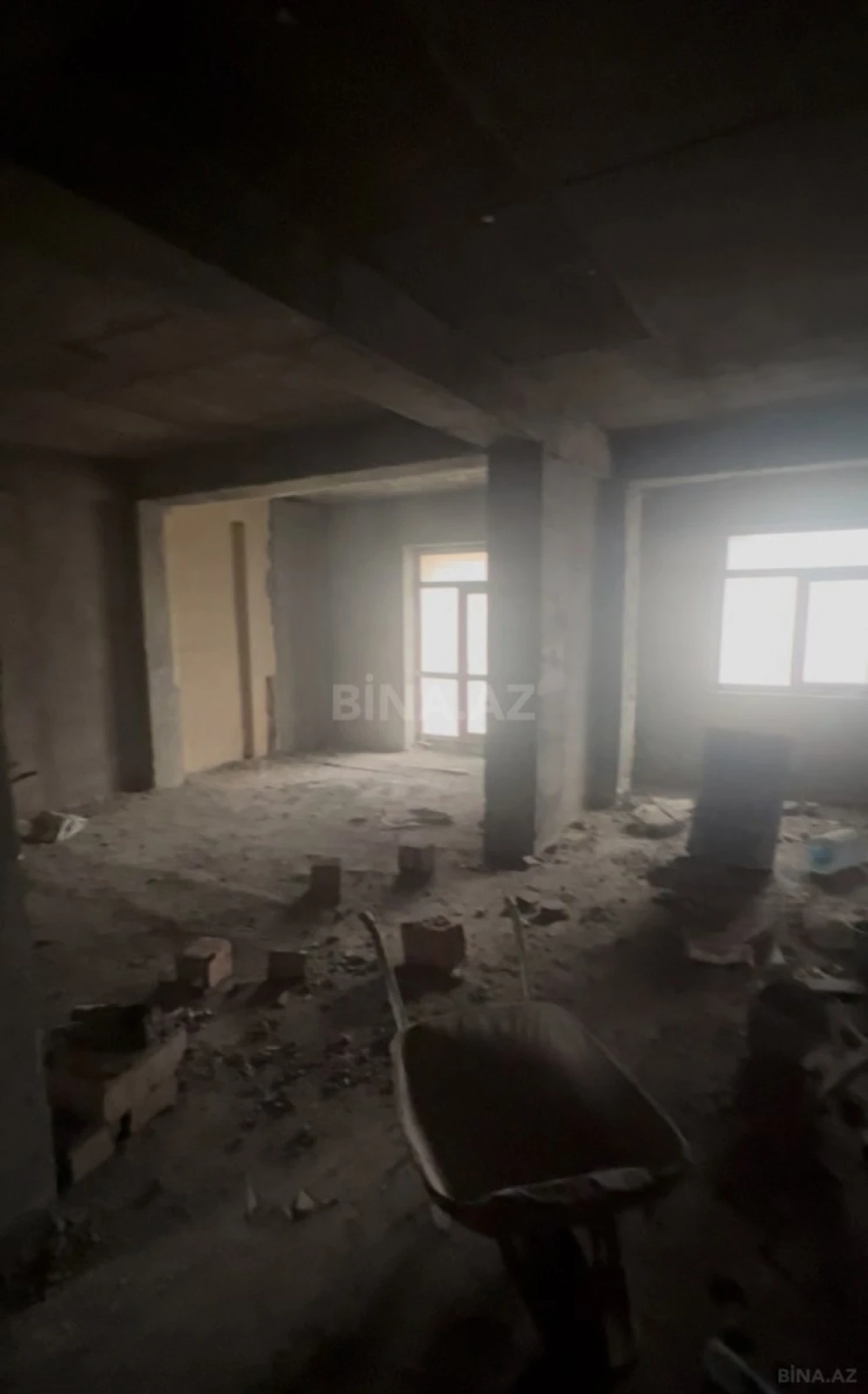 Satılır 5 otaqlı mənzil 260 m²