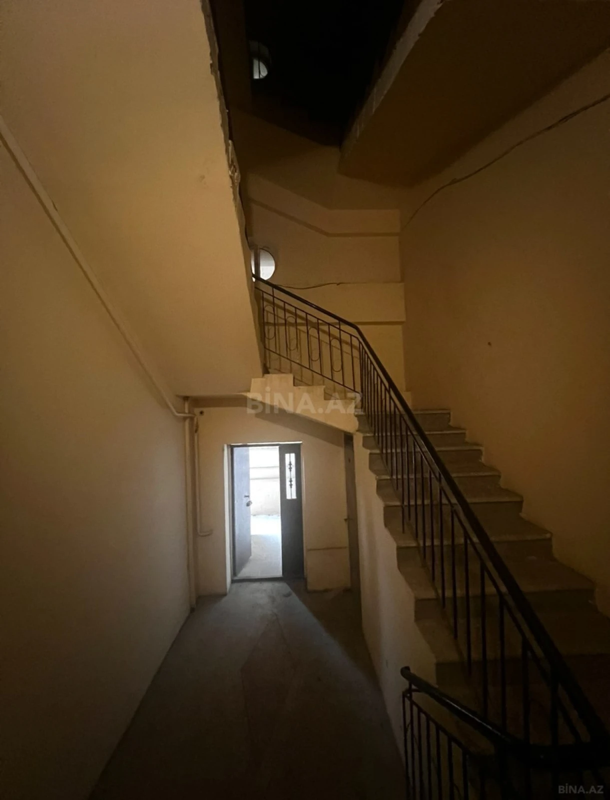 Satılır 5 otaqlı mənzil 260 m²