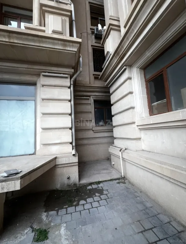 Satılır 5 otaqlı mənzil 260 m²