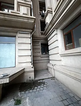 Satılır 5 otaqlı mənzil 260 m²