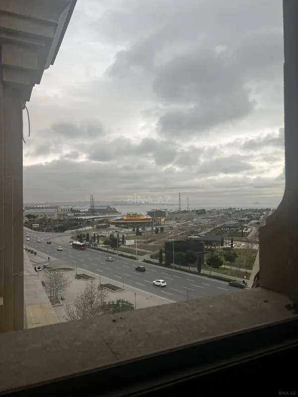 Satılır 5 otaqlı mənzil 260 m²