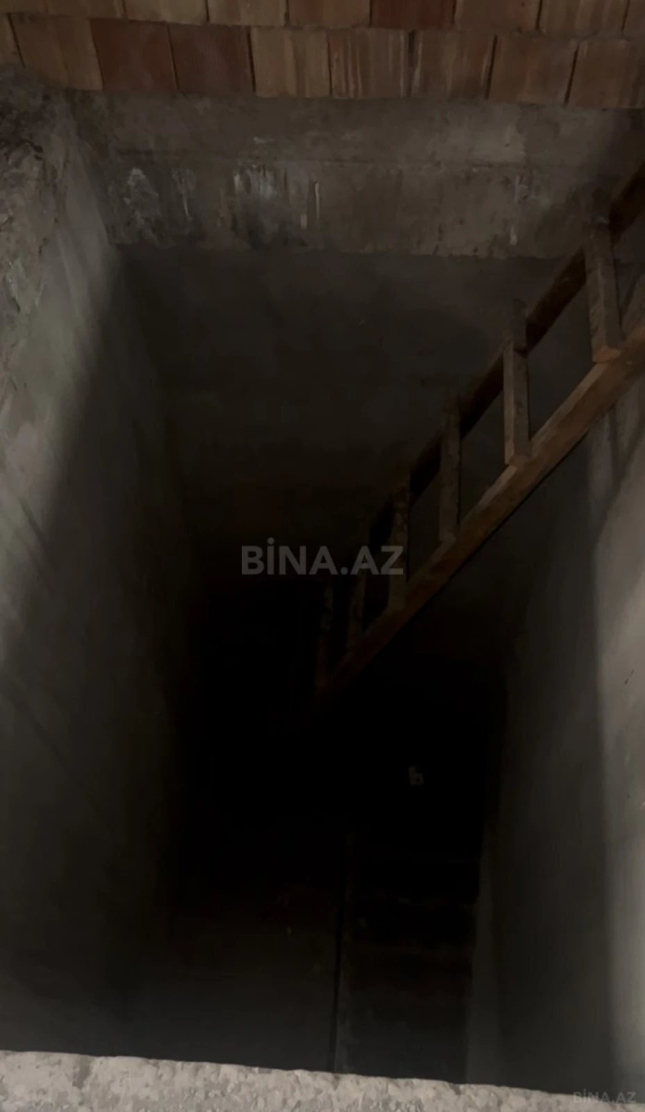 Satılır 5 otaqlı mənzil 260 m²