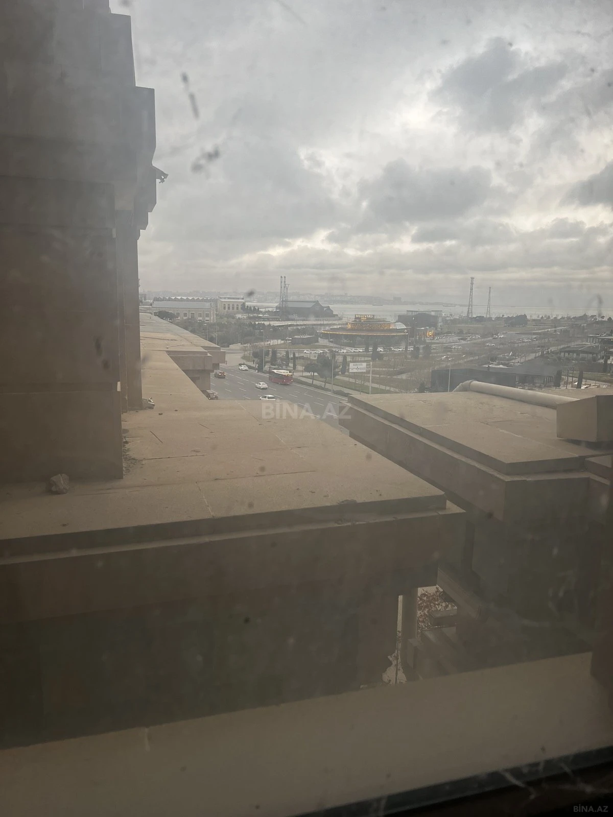 Satılır 5 otaqlı mənzil 260 m²