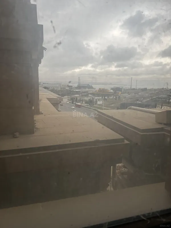 Satılır 5 otaqlı mənzil 260 m²