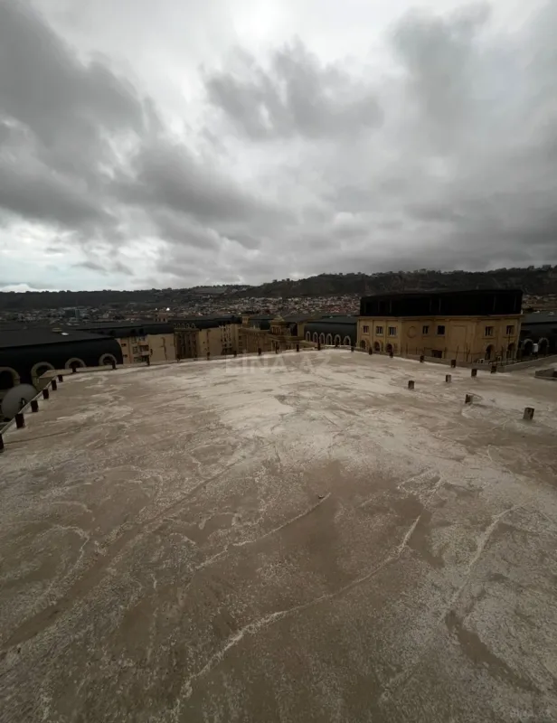 Satılır 5 otaqlı mənzil 260 m²