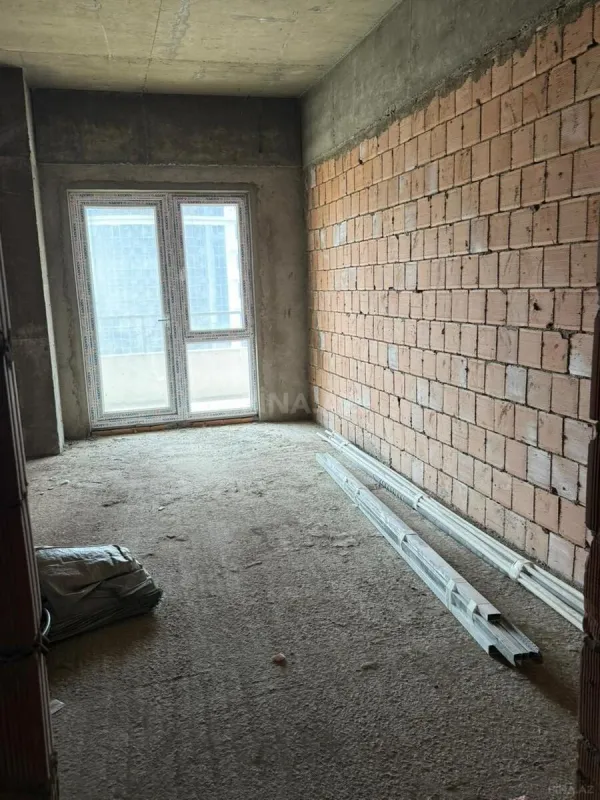 Satılır 5 otaqlı mənzil 252 m²