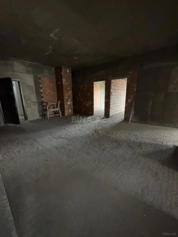 Satılır 5 otaqlı mənzil 252 m²