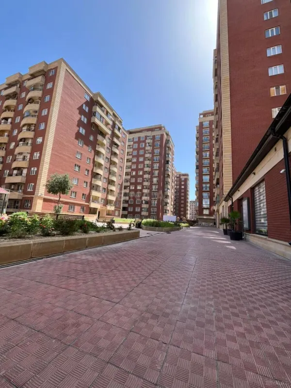 Satılır 5 otaqlı mənzil 252 m²