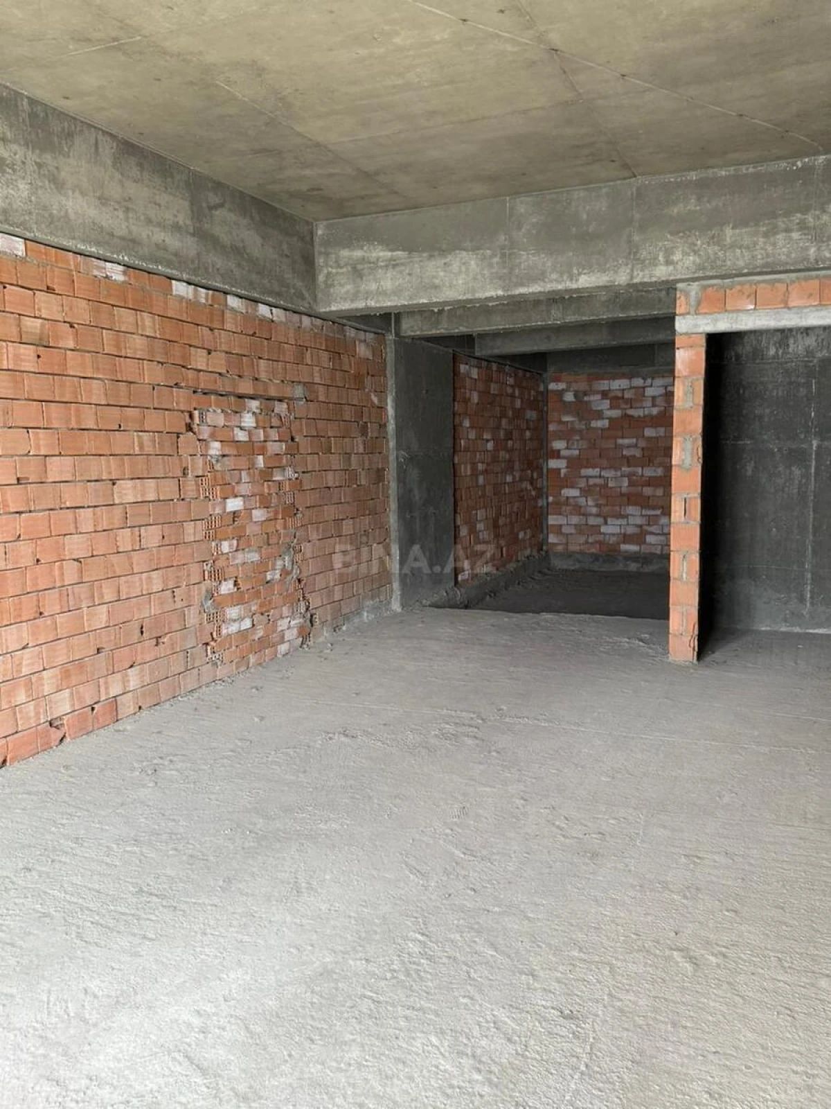 Satılır 5 otaqlı mənzil 252 m²
