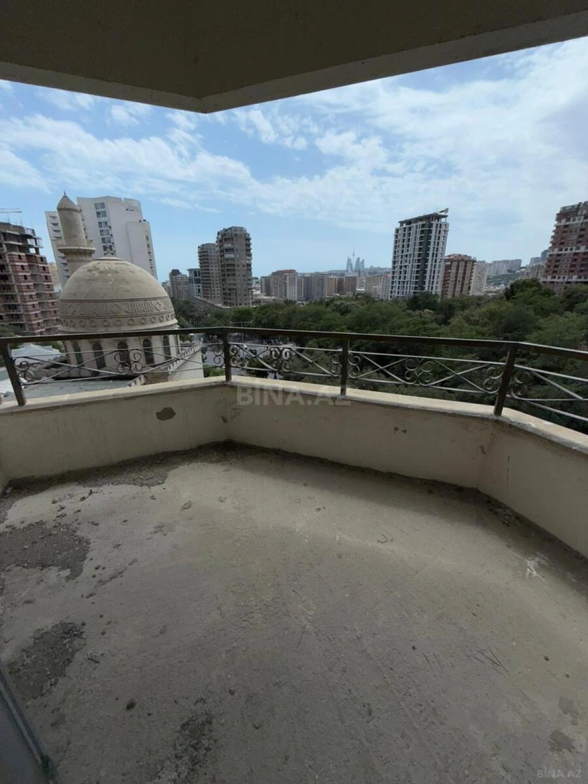 Satılır 5 otaqlı mənzil 252 m²