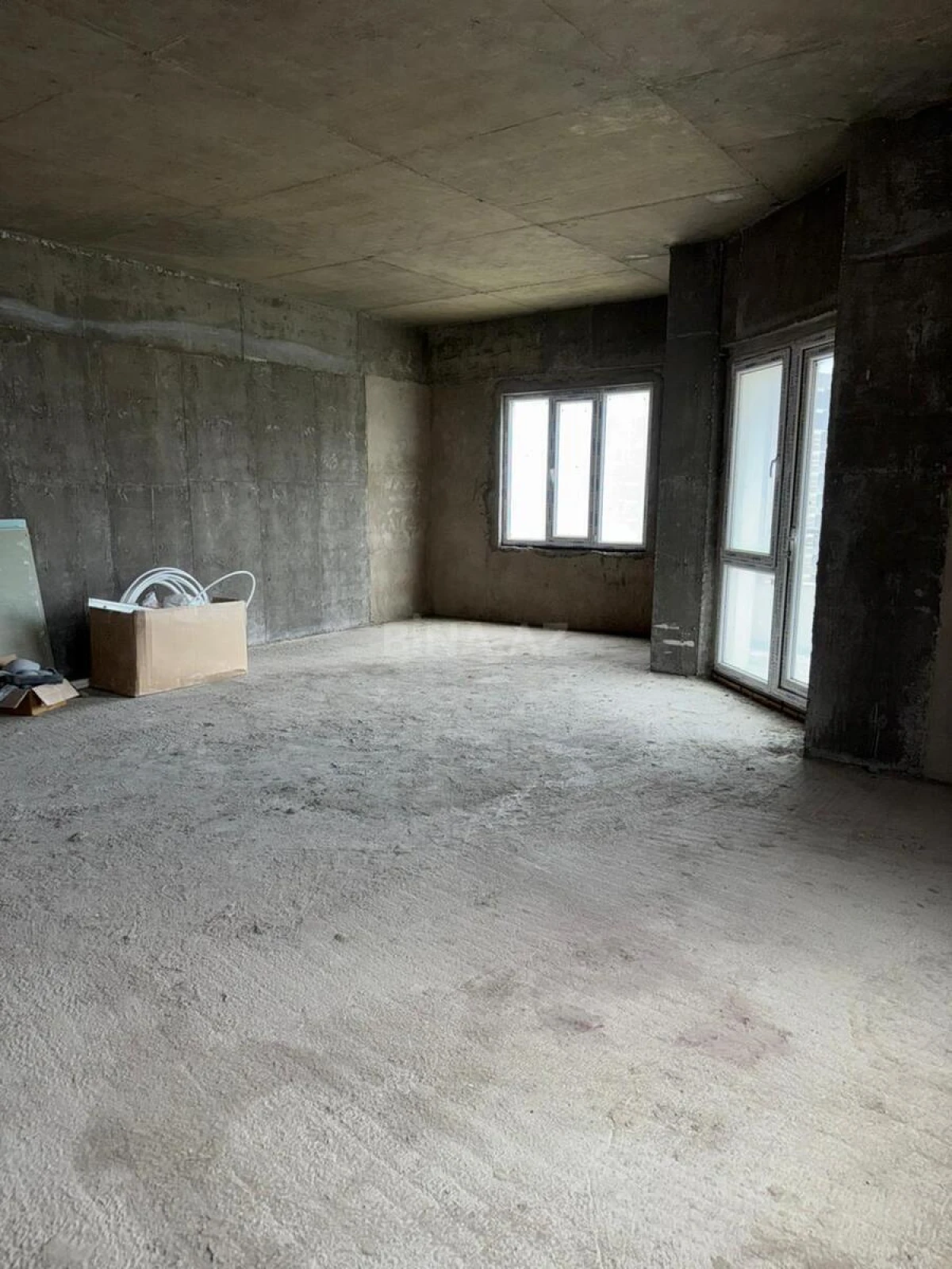 Satılır 5 otaqlı mənzil 252 m²